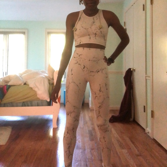 Buff Bunny White Marble Limitless Leggings - Picture 4 of 10